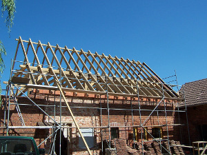 Neues Dachständerwerk auf einem alten Haus